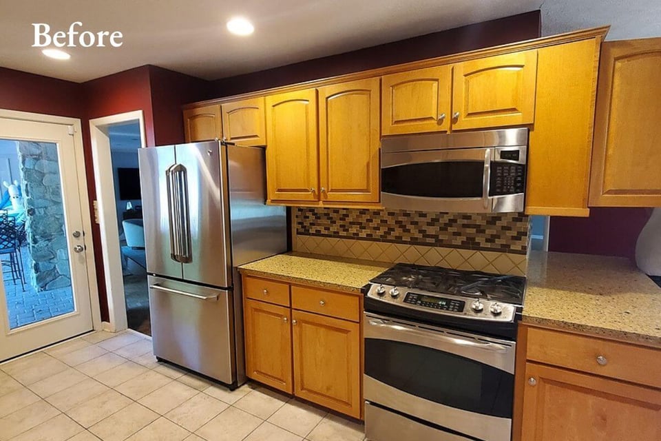 mid-century-kitchen-fridge-and-range-before-remodel