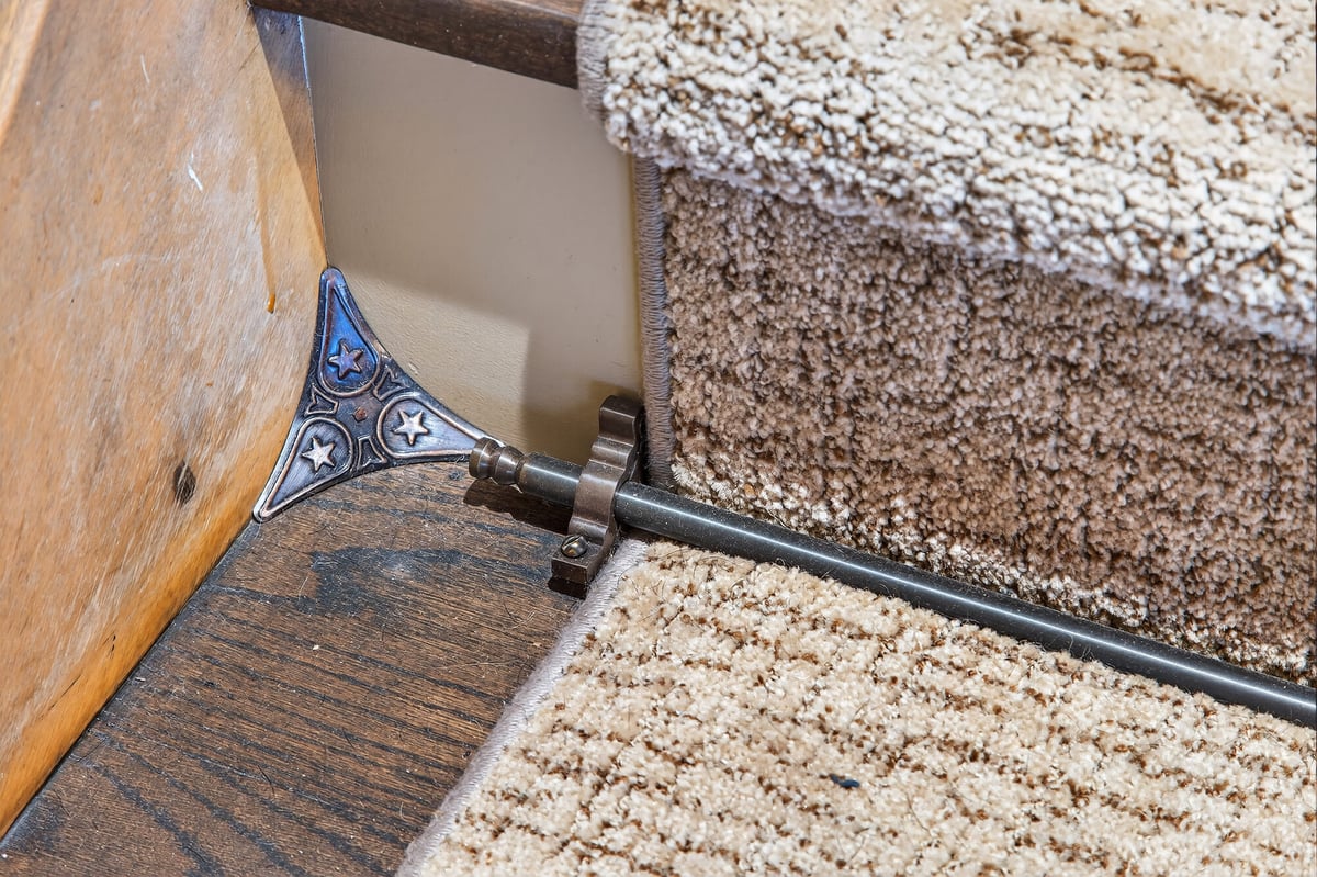 staircase-carpet-runner-hardware-detail-omaha-ne-optimized