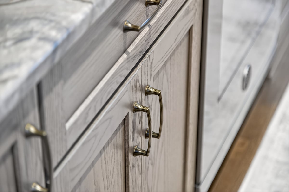 cabinet-hardware-and-stone-countertop-detail-omaha-ne-optimized