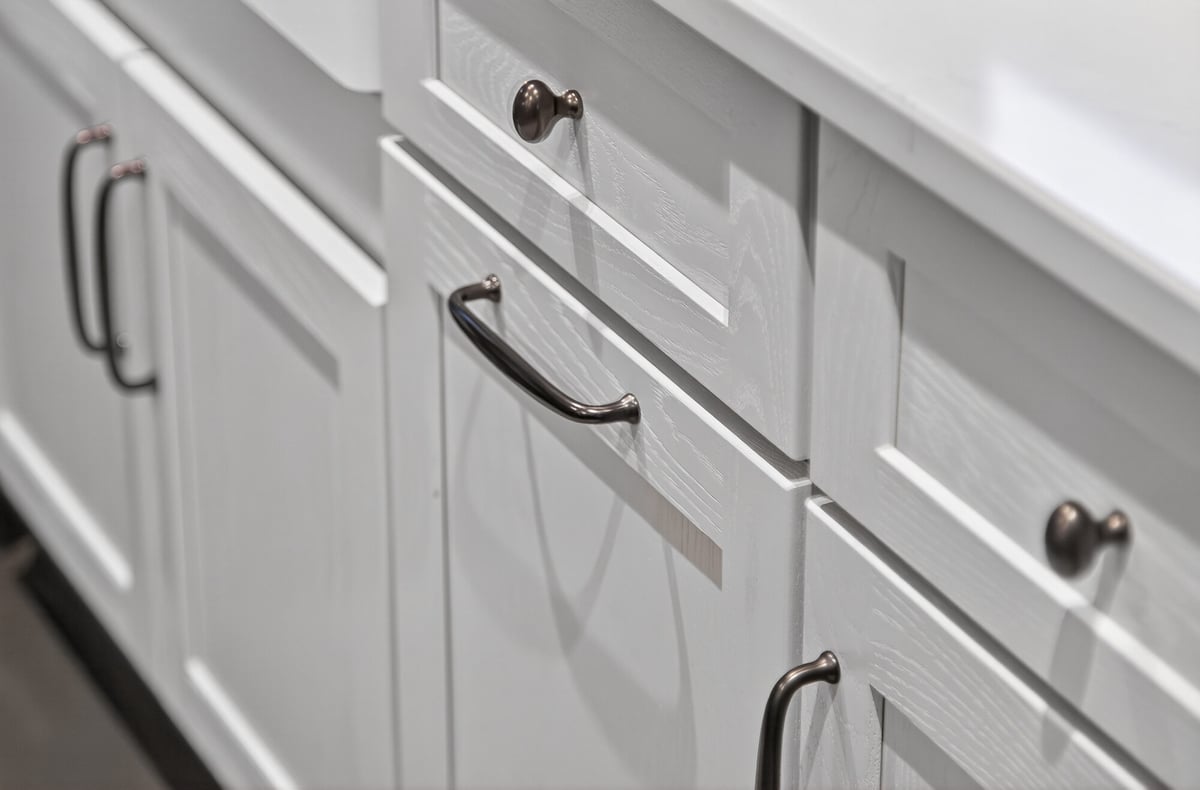 cabinet-hardware-detail-on-white-drawers-omaha-ne-optimized