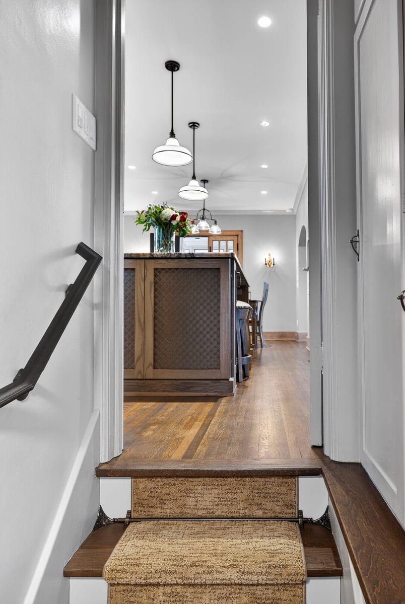 entry-hallway-with-runner-rug-and-wood-flooring-omaha-ne-optimized