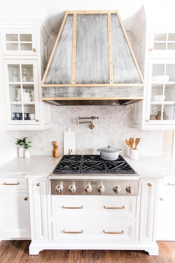 white-kitchen-range-with-gold-trimmed-hood-omaha-ne-optimized