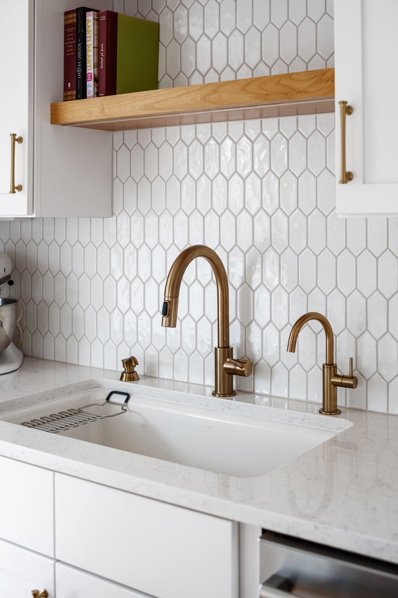 brass-faucet-with-honeycomb-tile-backsplash-omaha-ne-optimized