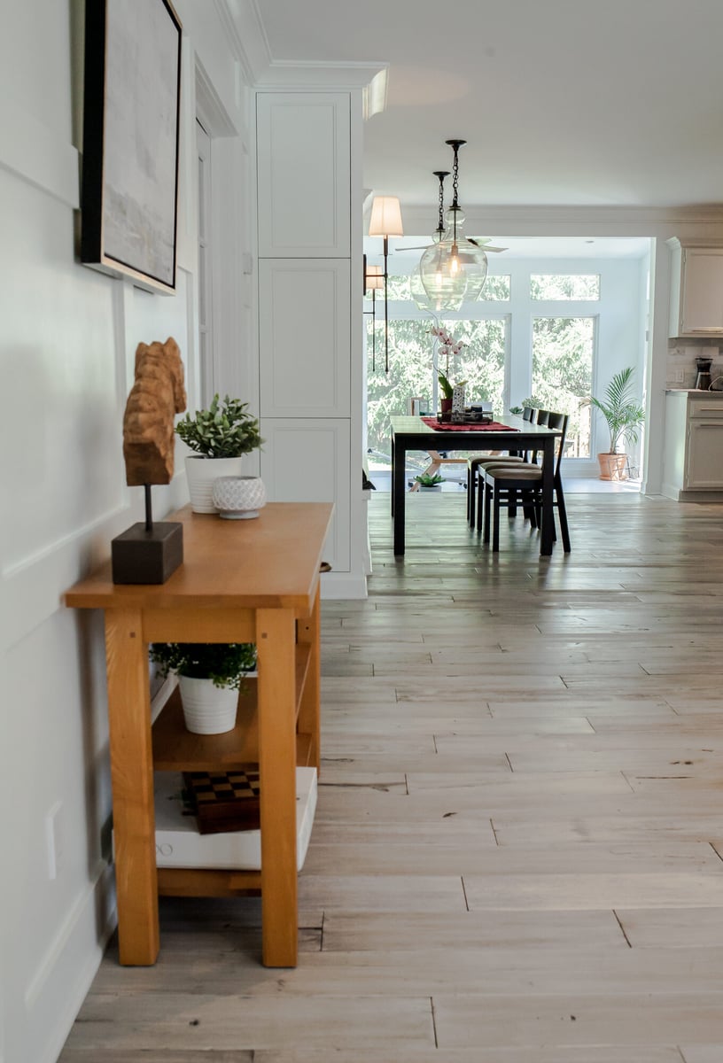 hallway-console-table-with-sunroom-view-omaha-ne-optimized