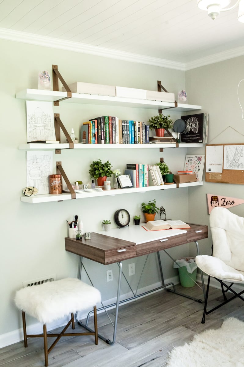 kids-room-desk-and-wall-shelving-omaha-ne-optimized