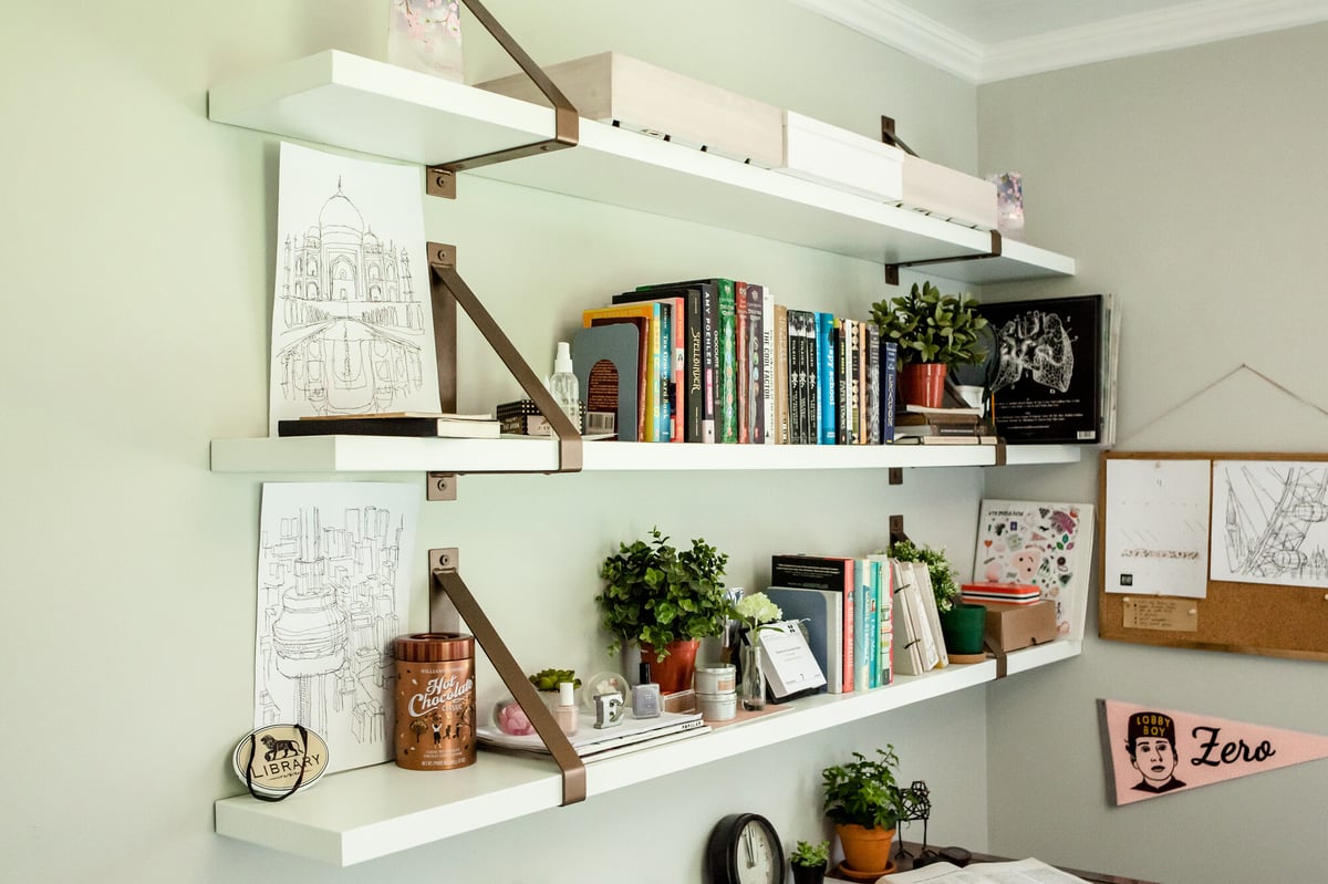 kids-room-wall-shelving-with-books-and-decor-omaha-ne-optimized