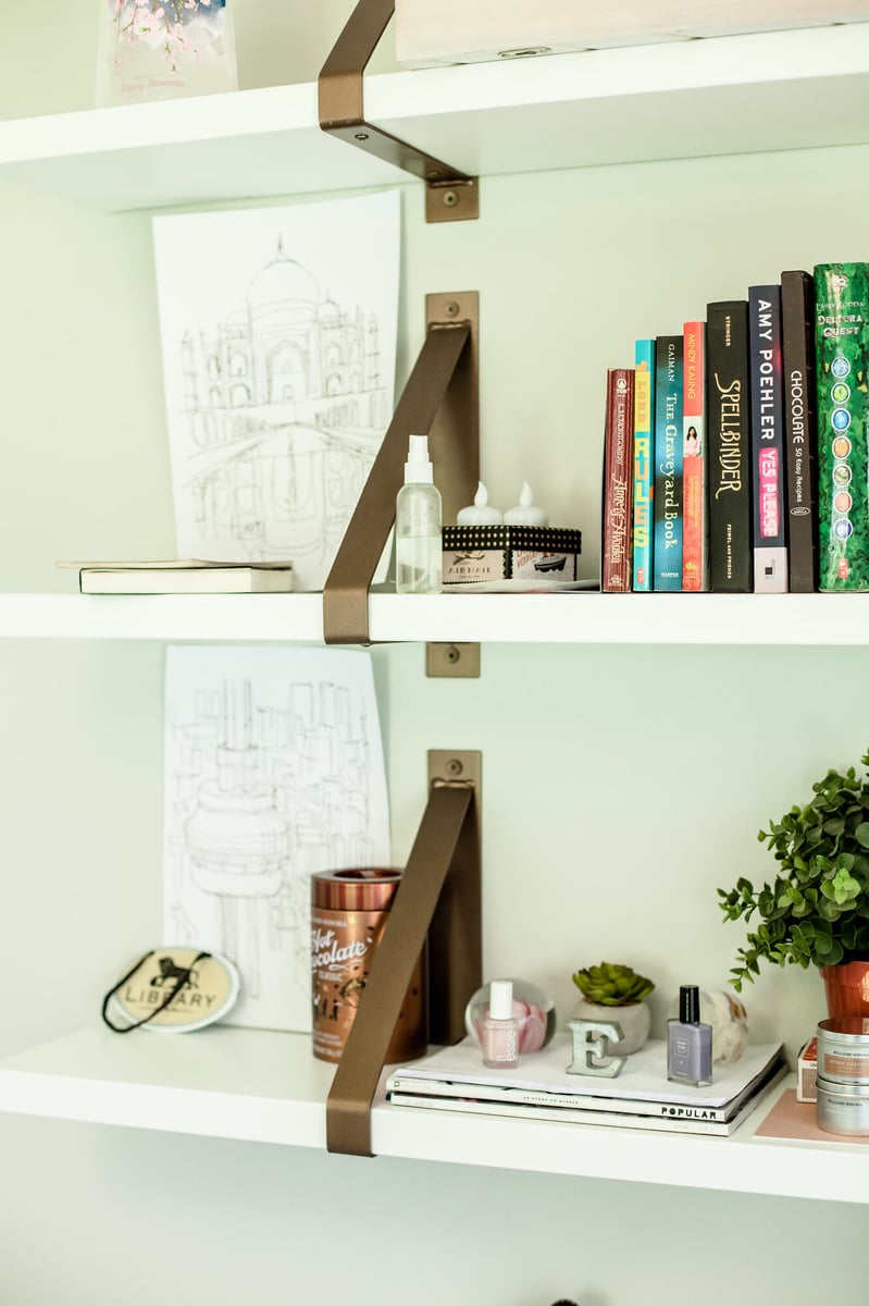 wall-shelving-with-books-and-decor-detail-omaha-ne-optimized