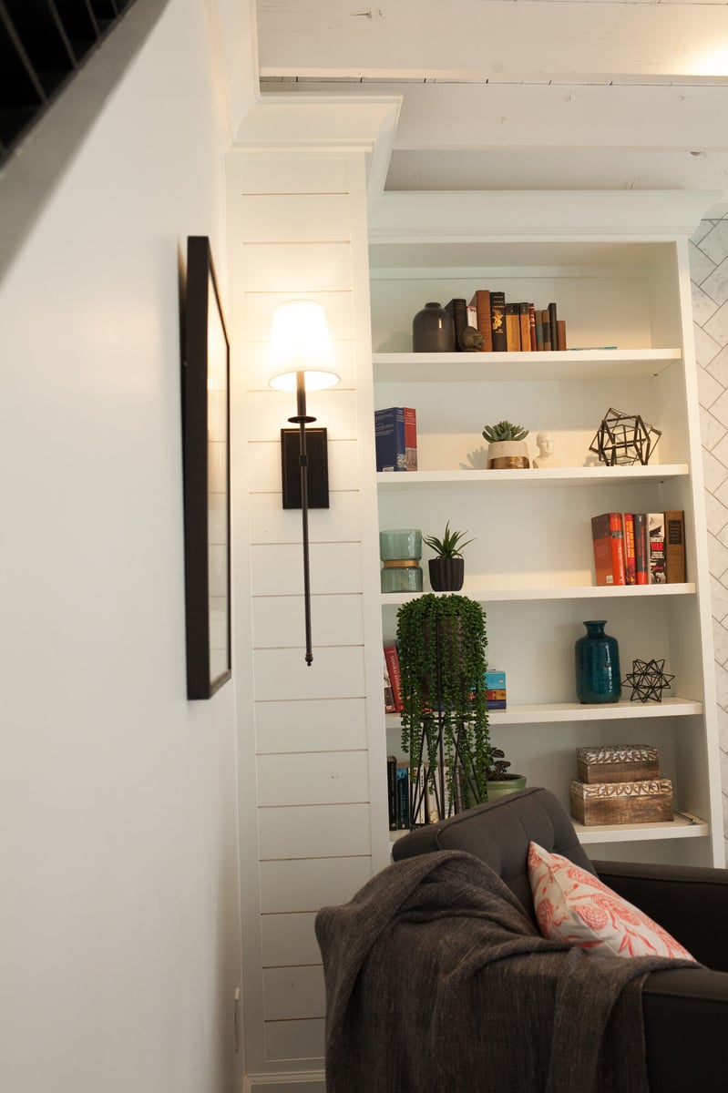 built-in-bookshelf-with-wall-sconce-omaha-ne-optimized