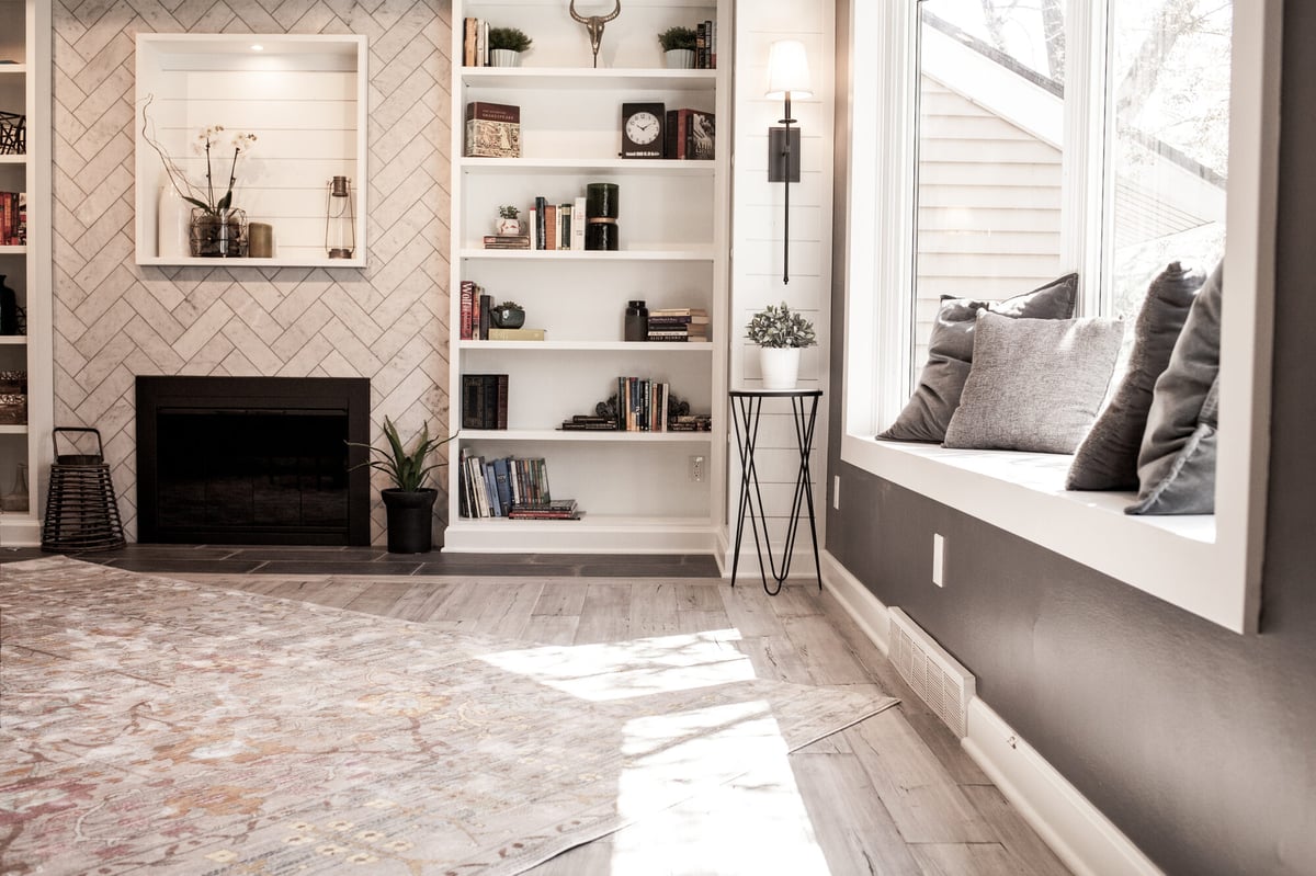 living-room-fireplace-window-seat-view-omaha-ne-optimized