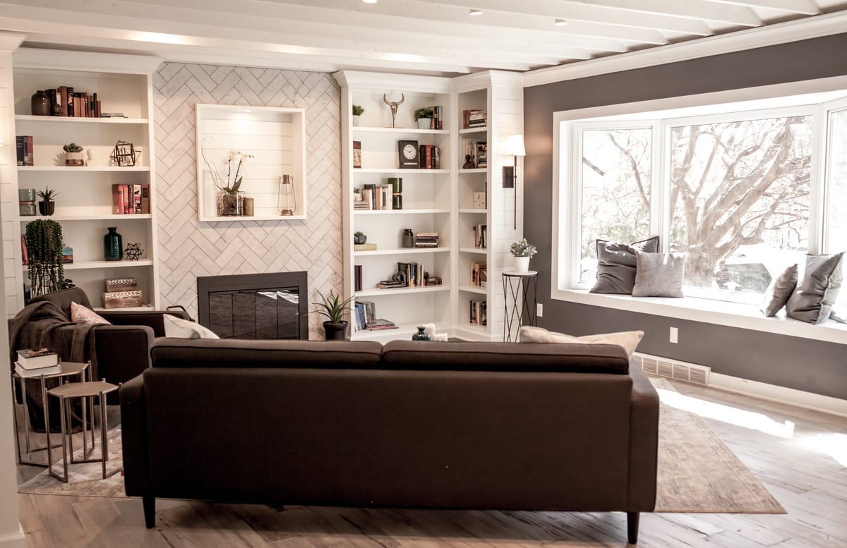 living-room-with-bay-window-and-built-ins-omaha-ne-optimized