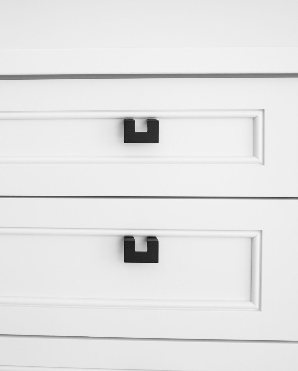 cabinet-hardware-detail-on-white-drawers-omaha-ne-optimized