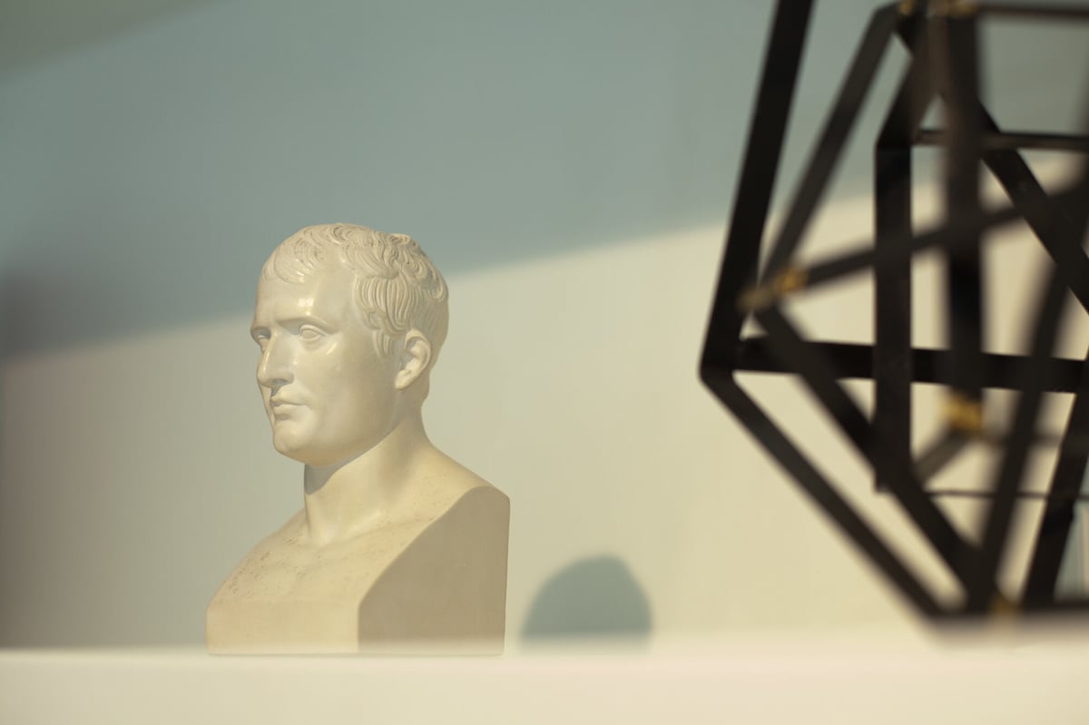sculpture-bust-with-geometric-decor-omaha-ne-optimized